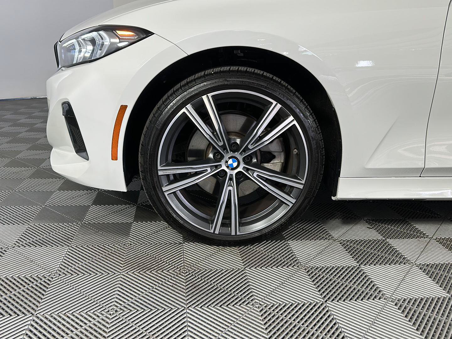 Used 2024 BMW 330i xDrive Sedan w/ Convenience Package AWD/4WD image 7
