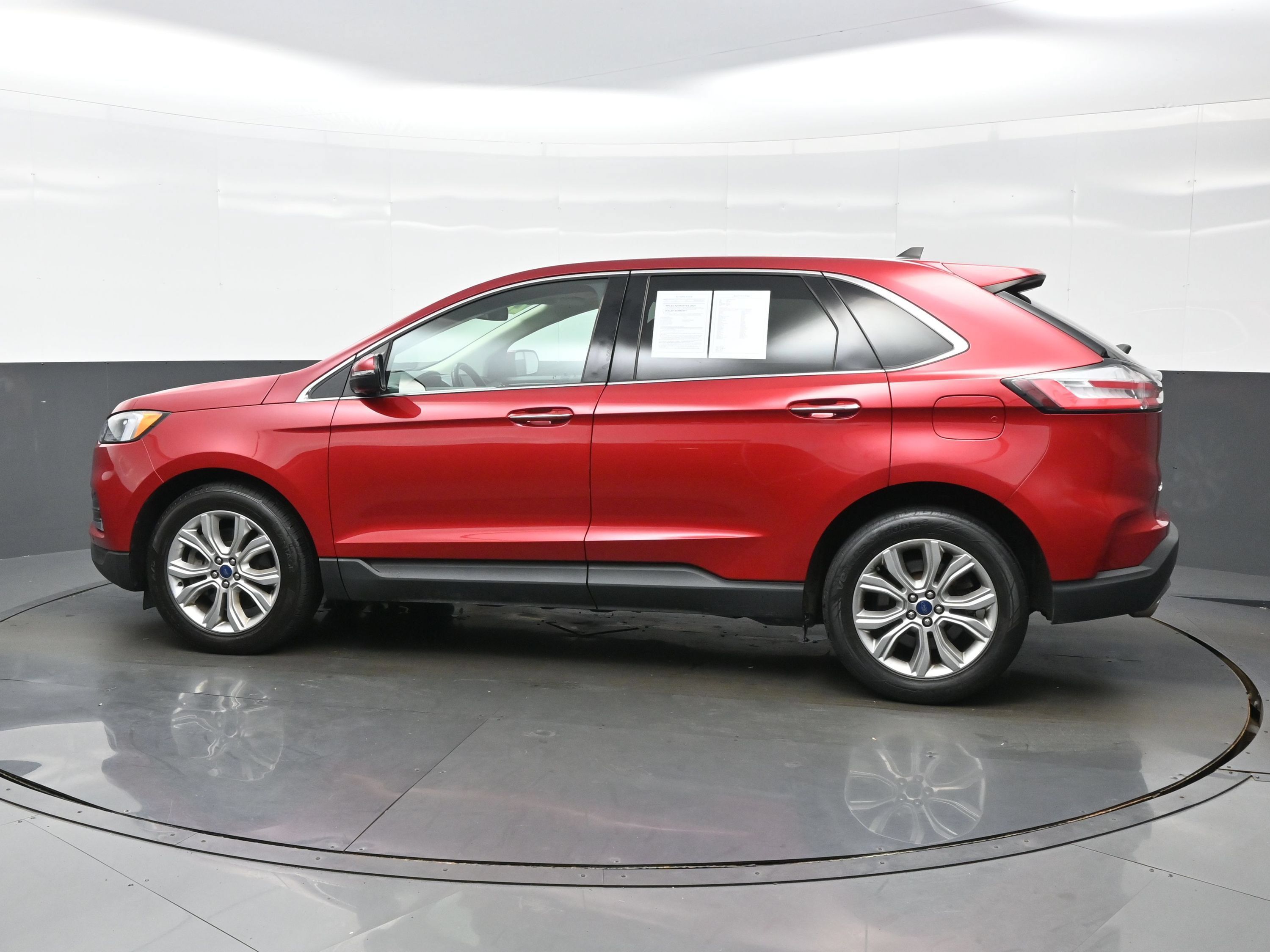 Used 2022 Ford Edge Titanium AWD/4WD image 3