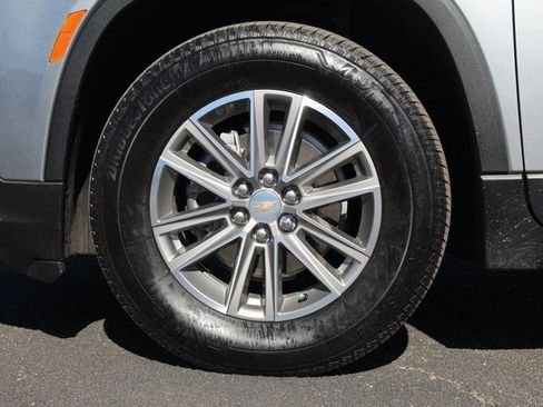 Used 2024 Chevrolet Traverse LT image 5