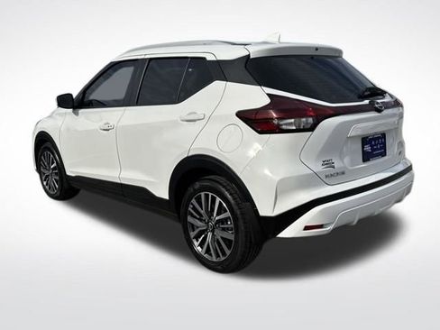 Used 2024 Nissan Kicks SV image 3