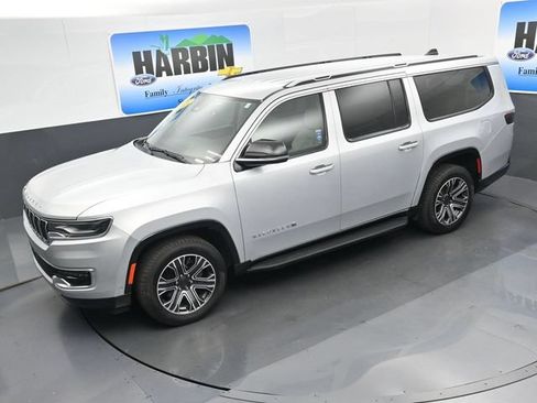 Used 2024 Jeep Wagoneer L Series II w/ Flexible Seating Group RWD image 25