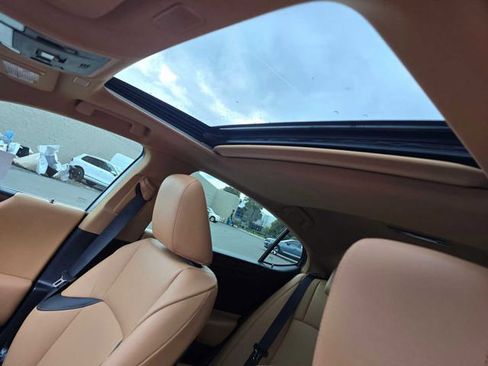 Used 2025 Lexus ES 300h w/ Premium Package image 24