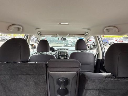 Used 2017 Nissan Rogue SV AWD/4WD image 27