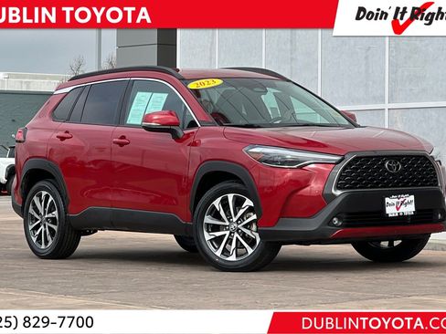 Certified 2023 Toyota Corolla Cross XLE image 1