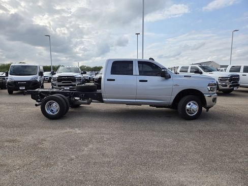 New 2026 RAM 3500 Tradesman AWD/4WD image 8