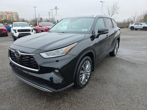 Used 2021 Toyota Highlander Platinum image 3