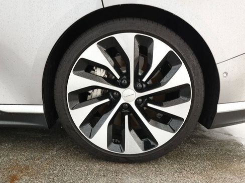 Used 2024 Lucid Air Touring image 7