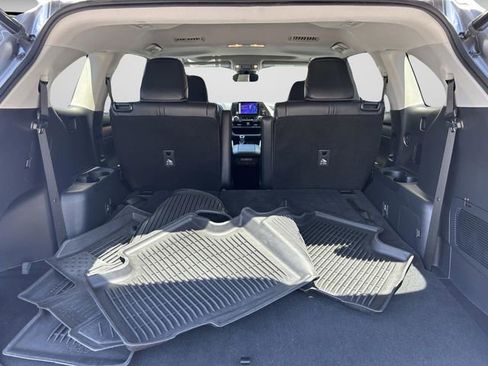 Used 2023 Toyota Highlander XLE FWD image 13