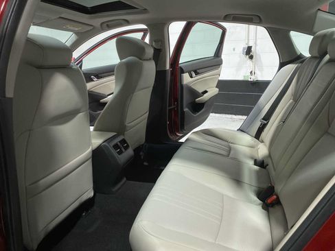 Used 2018 Honda Accord Touring image 12