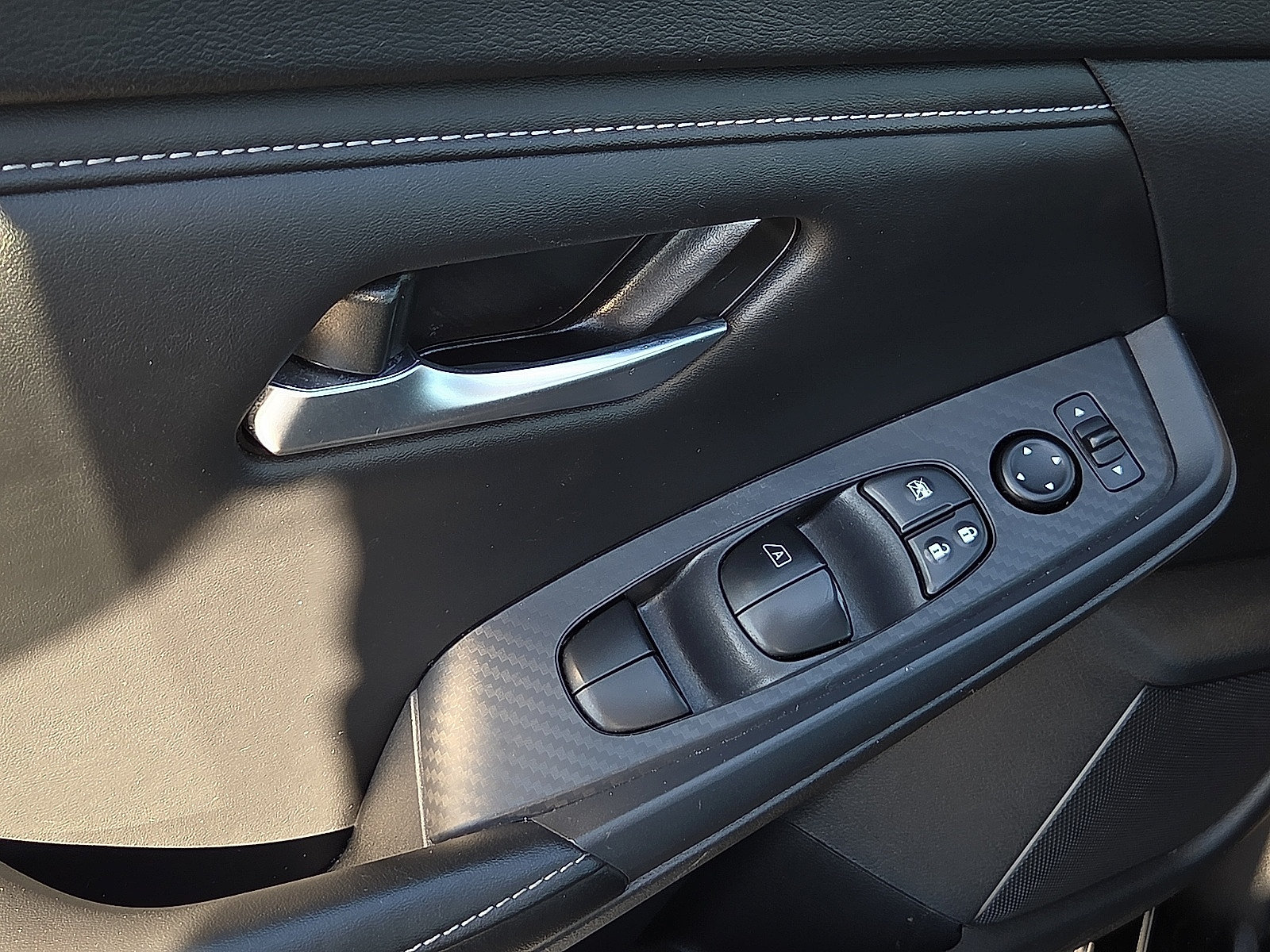 Used 2025 Nissan Sentra SV FWD image 13