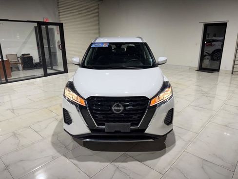 Used 2022 Nissan Kicks SV FWD image 2