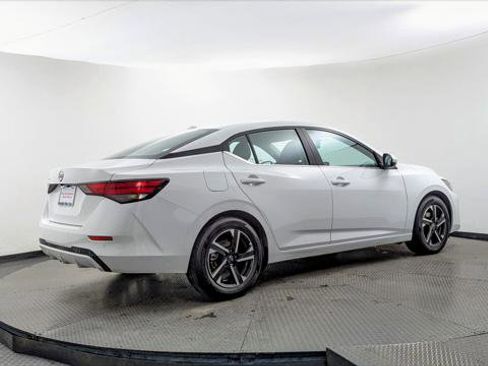 Used 2025 Nissan Sentra SV image 8