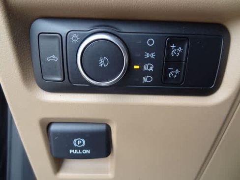 Used 2023 Ford F150 XLT AWD/4WD image 17