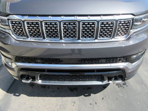 Used 2023 Jeep Grand Wagoneer Series II w/ Premium Group II AWD/4WD image 17
