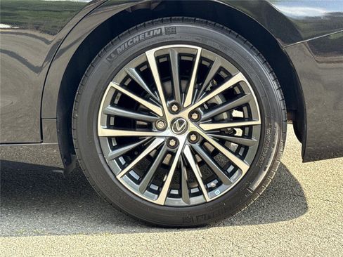 Used 2022 Lexus ES 300h w/ Premium Package FWD image 25