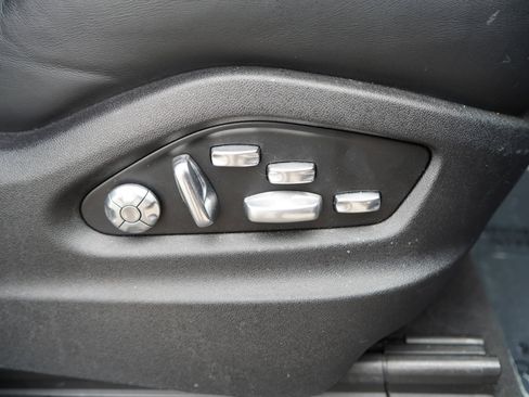 Used 2021 Porsche Cayenne Turbo image 76