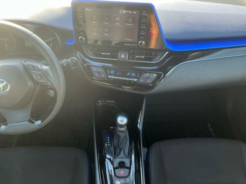Used 2020 Toyota C-HR XLE image 7