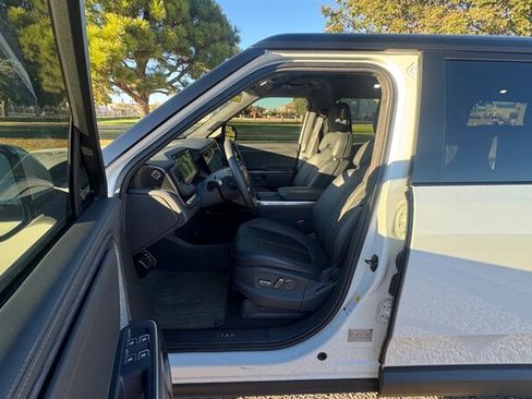 Used 2023 Rivian R1S Adventure AWD/4WD image 19