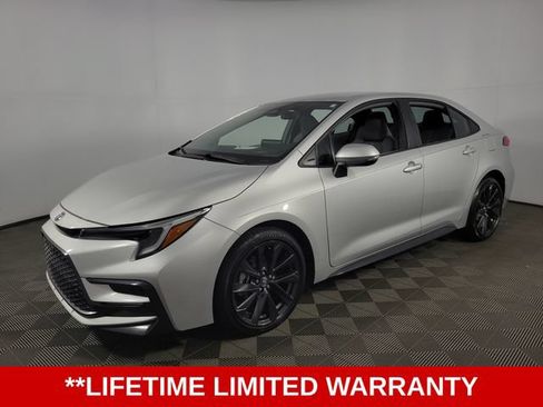Used 2024 Toyota Corolla SE FWD image 3