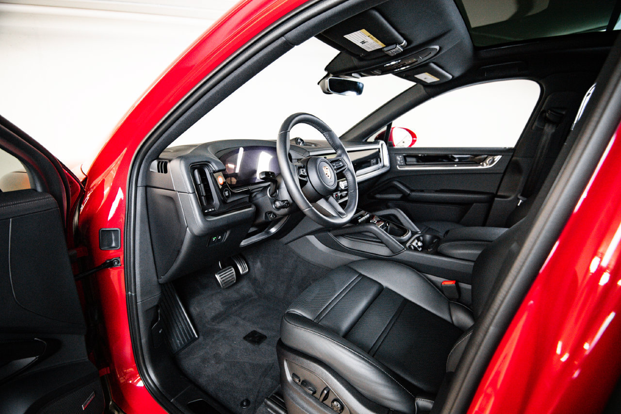 Certified 2026 Porsche Cayenne S AWD/4WD image 4
