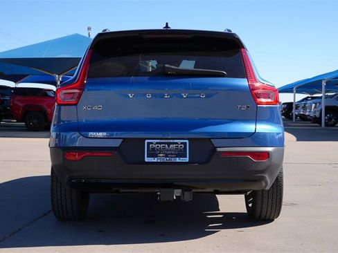 Used 2021 Volvo XC40 T5 R-Design image 5