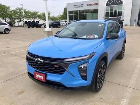 Used 2024 Chevrolet Trax RS w/ Driver Confidence Package FWD image 3