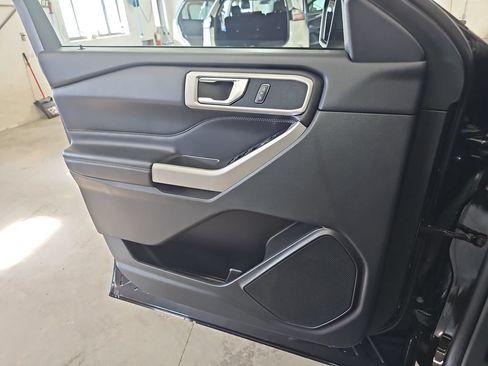 Used 2021 Ford Explorer XLT w/ Equipment Group 202A AWD/4WD image 27
