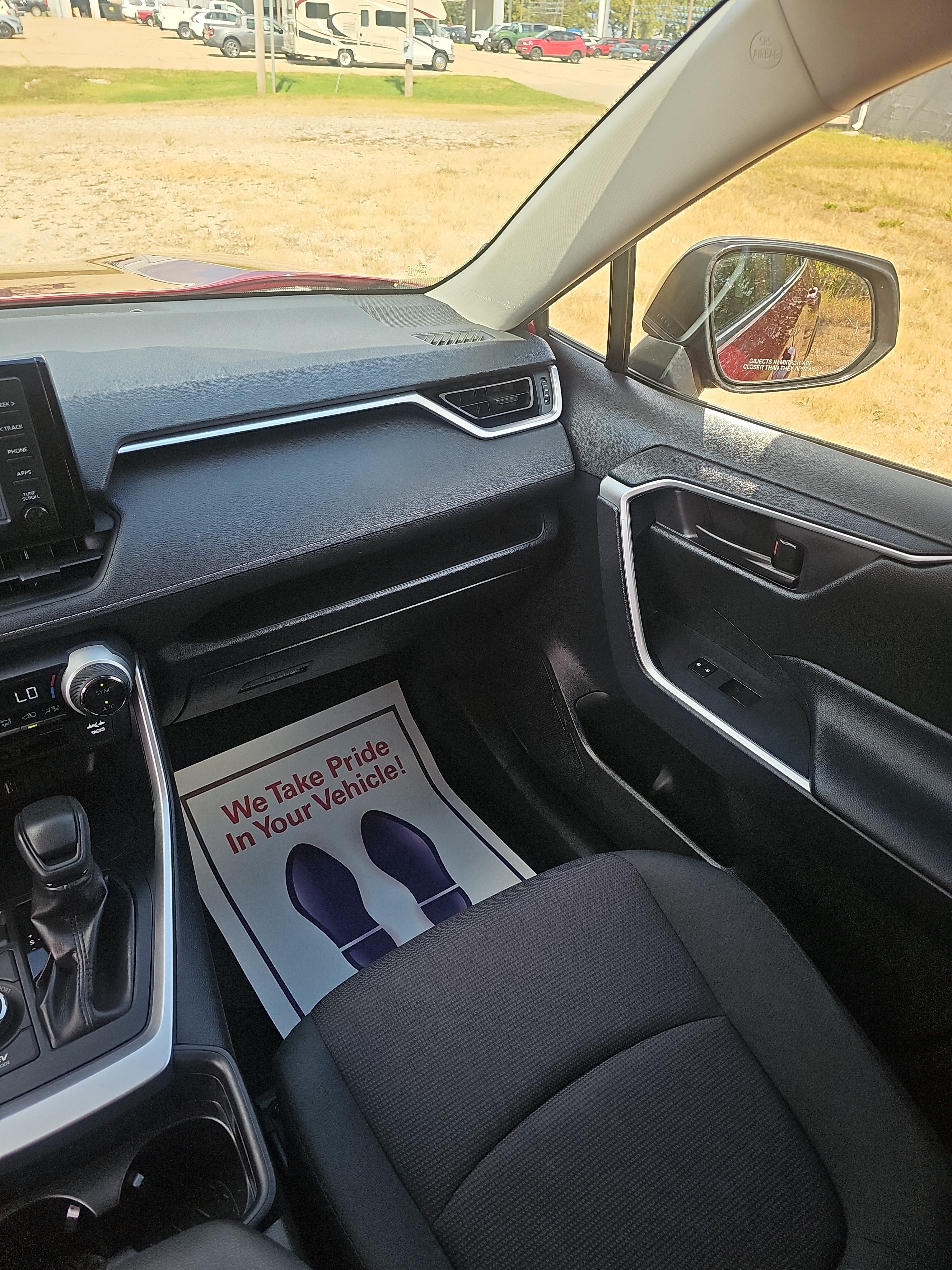 Used 2019 Toyota RAV4 LE w/ Carpet Mat Package AWD/4WD image 33