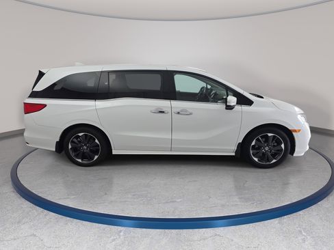 Used 2024 Honda Odyssey Elite image 4