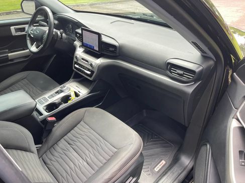 Used 2020 Ford Explorer XLT w/ Comfort Package RWD image 14