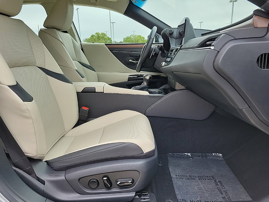 Used 2025 Lexus ES 350 w/ Premium Package FWD image 15