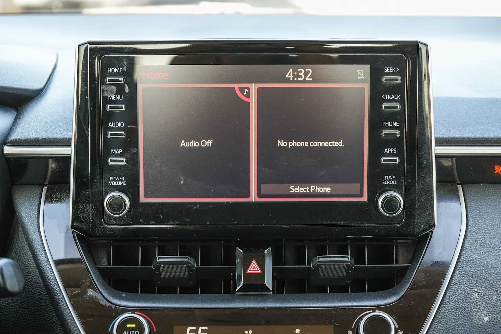 Used 2020 Toyota Corolla LE FWD image 12