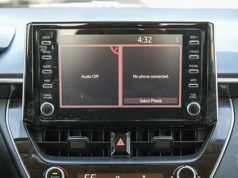 Used 2020 Toyota Corolla LE FWD image 12