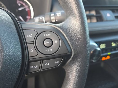 Used 2024 Toyota RAV4 XLE FWD image 20