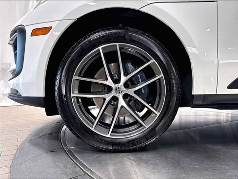 Used 2026 Porsche Macan AWD/4WD image 13