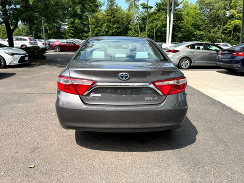 Used 2017 Toyota Camry LE image 4