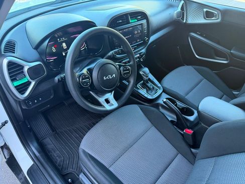 Used 2023 Kia Soul LX FWD image 9