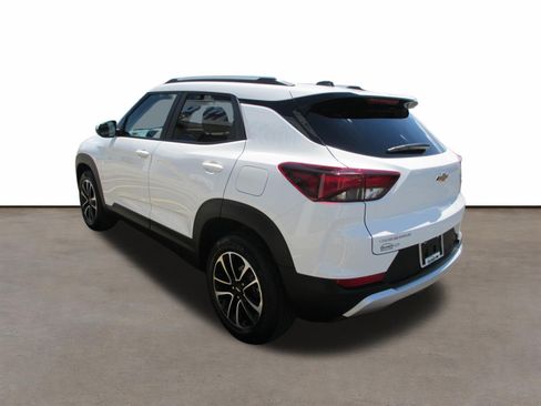 Used 2024 Chevrolet TrailBlazer LT w/ LT Cold Weather Package FWD image 5