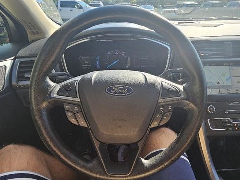 Used 2019 Ford Fusion SE FWD image 11