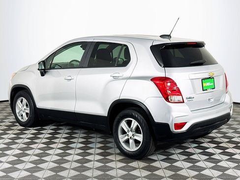 Used 2022 Chevrolet Trax LS w/ Tint and Cruise Package FWD image 6