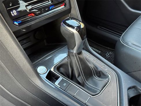 Certified 2022 Volkswagen Tiguan SE R-Line image 38