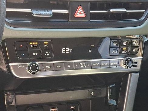 Used 2025 Kia Seltos SX w/ SX Sunroof Package AWD/4WD image 17