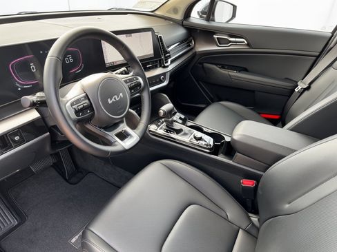 Used 2024 Kia Sportage EX FWD image 4
