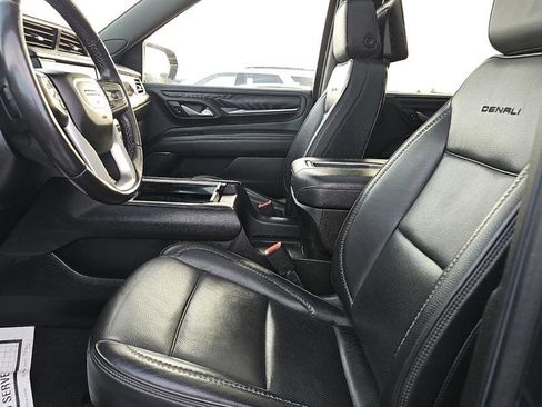 Used 2022 GMC Yukon XL Denali w/ Denali Ultimate Package image 11