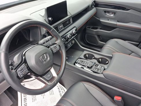 Used 2025 Honda Pilot TrailSport image 4