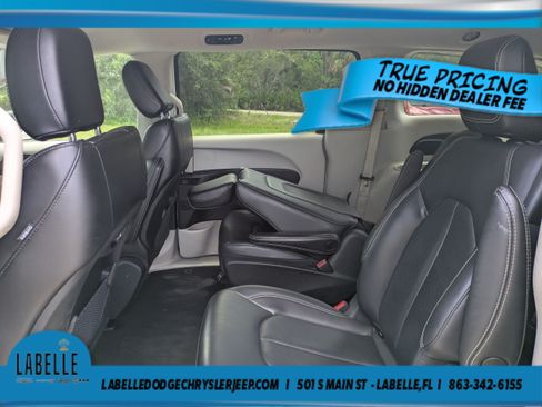 Used 2023 Chrysler Pacifica Touring-L FWD image 10