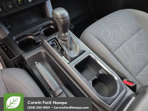Used 2018 Toyota Tacoma TRD Sport w/ Technology Package AWD/4WD image 18