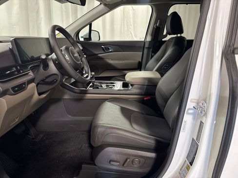 New 2026 Kia Carnival EX image 3