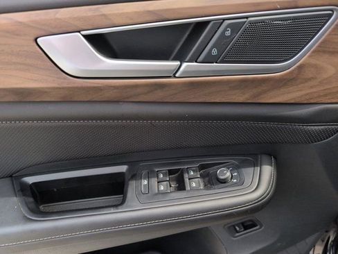 Used 2025 Volkswagen Atlas SE FWD image 13