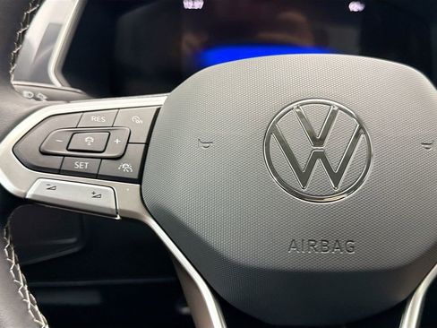 Used 2023 Volkswagen Tiguan SE FWD image 11